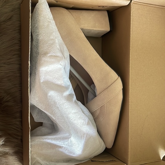 Ermonn Womens Closed Pointed Toe Dress Pump Shoes (New In Box) - Picture 10 of 11